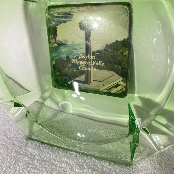Vintage Skylon Niagara Falls Canada Large Cut Green Glass Ashtray Trinket Dish - Picture 8 of 12